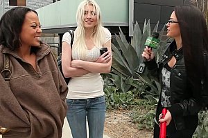 俄罗斯风骚熟女家庭乱伦性爱高清视频tubeass